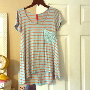 Short sleeve blouse with lace pocket